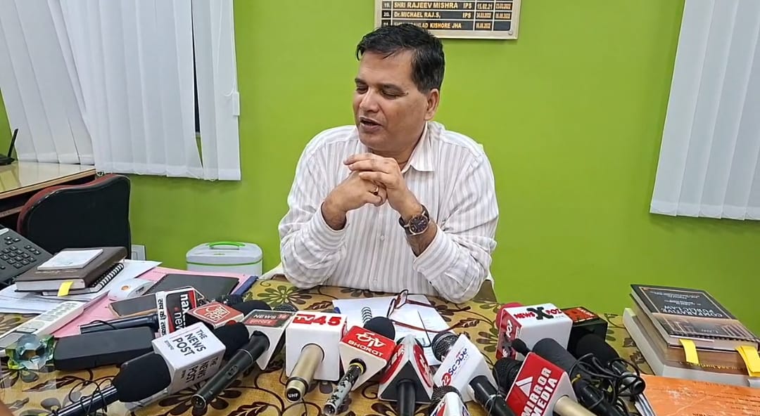 Breaking: सीएमपीएफ में सीबीआई की बड़ी कार्रवाई ,घूसखोरी के चेन का खुलासा ,पढ़िए क्या है मामला !!