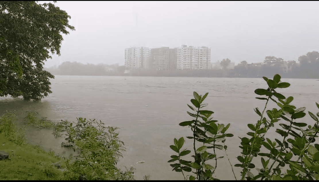 जमशेदपुर: स्वर्णरेखा और खरकई नदियों में उफान, जिला प्रशासन ने जारी किया अलर्ट