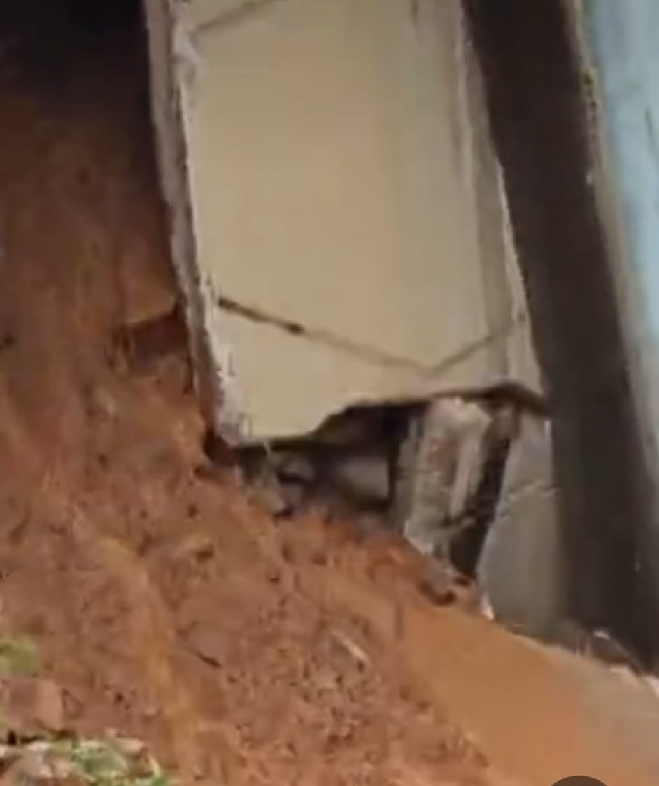 बारिश का साइड इफ़ेक्ट : धनबाद के बरमसिया पुल की दीवार का गार्ड वाल दरकने से क्यों बढ़ी  चिंता, पढ़िए इस रिपोर्ट में !