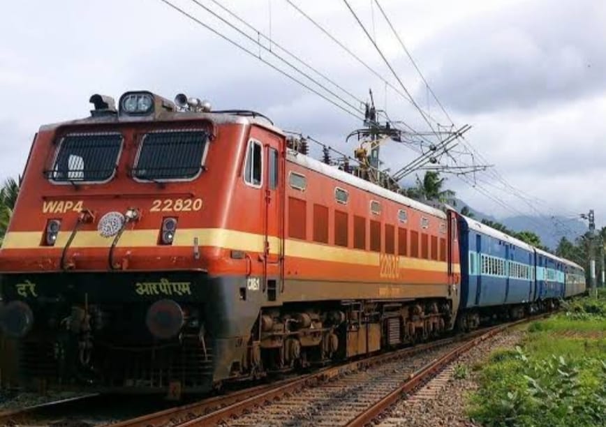 भारी बारिश का असर:धनबाद से चल कर टाटा नगर जाने वाली स्वर्ण रेखा एक्सप्रेस आद्रा तक ही जाएगी,कुछ अन्य में भी हुआ है बदलाव