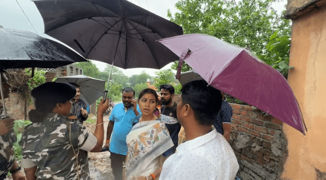 जमशेदपुर में मूसलाधार बारिश से बाढ़ जैसे हालात, विधायक पूर्णिमा दास साहू ने प्रभावित क्षेत्रों का किया दौरा