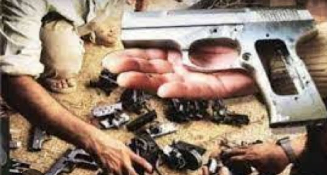 धनबाद के महुदा के बाद बोकारो में भी पकड़ाई अवैध गन फैक्ट्री,दोनों के संचालकों का कनेक्शन खंगाल रही स्पेशल टीम