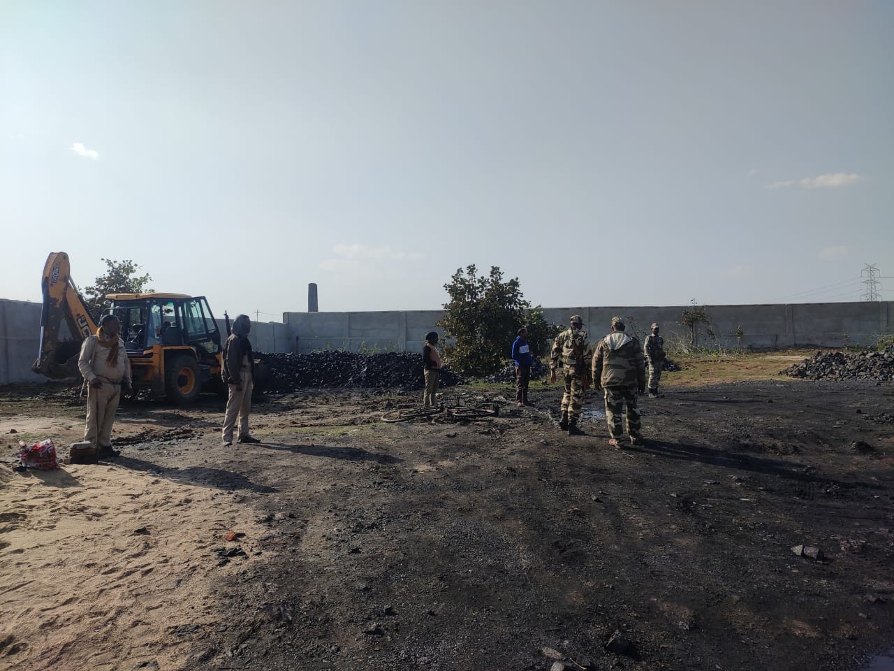 अष्टभुजा इंडस्ट्रीज में छापा, 100 टन अवैध कोयला जब्त, संचालक पर एफआईआर दर्ज