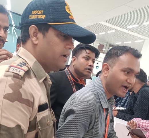 पटना एयरपोर्ट पर एयर इंडिया एक्सप्रेस के यात्रियों का हंगामा, चेन्नई में सामान छूटने पर खूब हुई चिल्लमचिल्ली