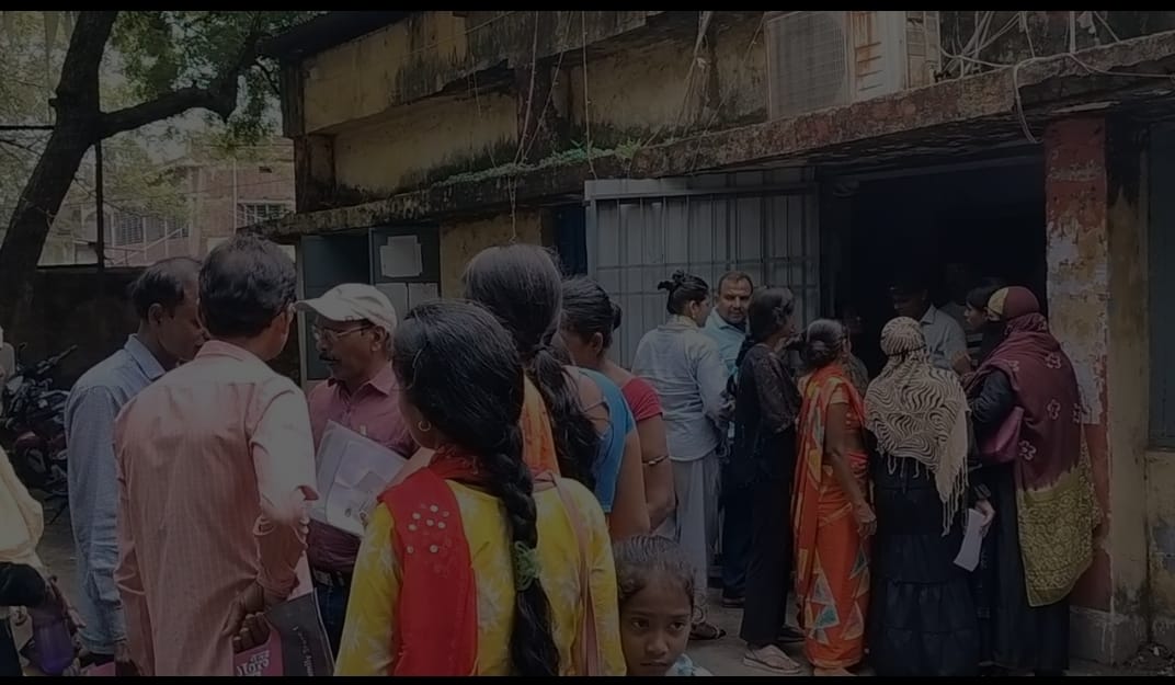 मंईयां सम्मान योजना: धनबाद में एक बार फिर महिलाओं का गुस्सा भड़का, क्यों सरकार से पूछे तीखे सवाल, पढ़िए