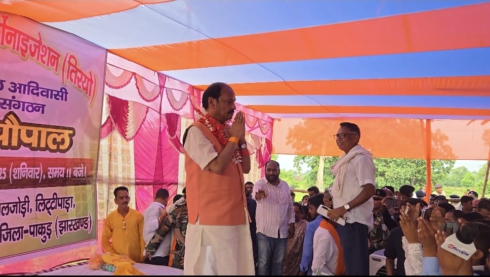 जन चौपाल में पूर्व मुख्यमंत्री रघुवर दास ने भरी हुंकार, कहा- हेमंत सरकार सिर्फ भाषण देती है, कुछ समाधान नहीं करती  