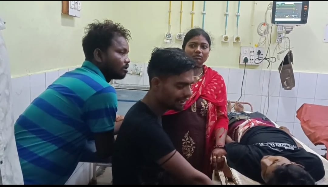 Dhanbad: रात के अंधेरे में सड़क पर अपराधियों का तांडव, एक भाई को चाकू घोंप कर मार डाला, दूसरे को किया घायल, पढ़िए क्या है पूरा मामला