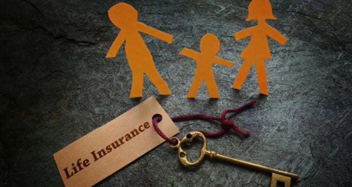 नदी में बह गया है किसी का शव, तो कैसे करेंगे इंश्योरेंस क्लेम, जान लीजिए ये जरूरी बात