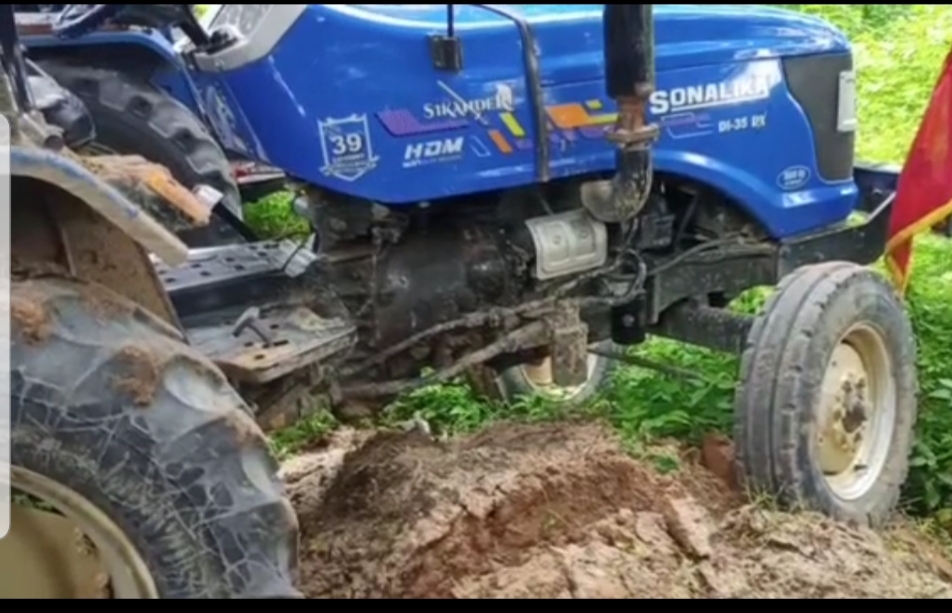 अवैध बालु  उत्खनन कर रहे दो ट्रैक्टर को  खनन विभाग और  पुलिस ने किया जब्त