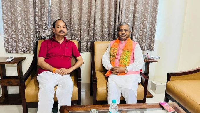 दुमका में बाबूलाल और रघुवर दास की मुलाकात से आखिर क्या सुगबुगाहट है ? क्या झारखंड भाजपा में कुछ बदलने वाला है ?