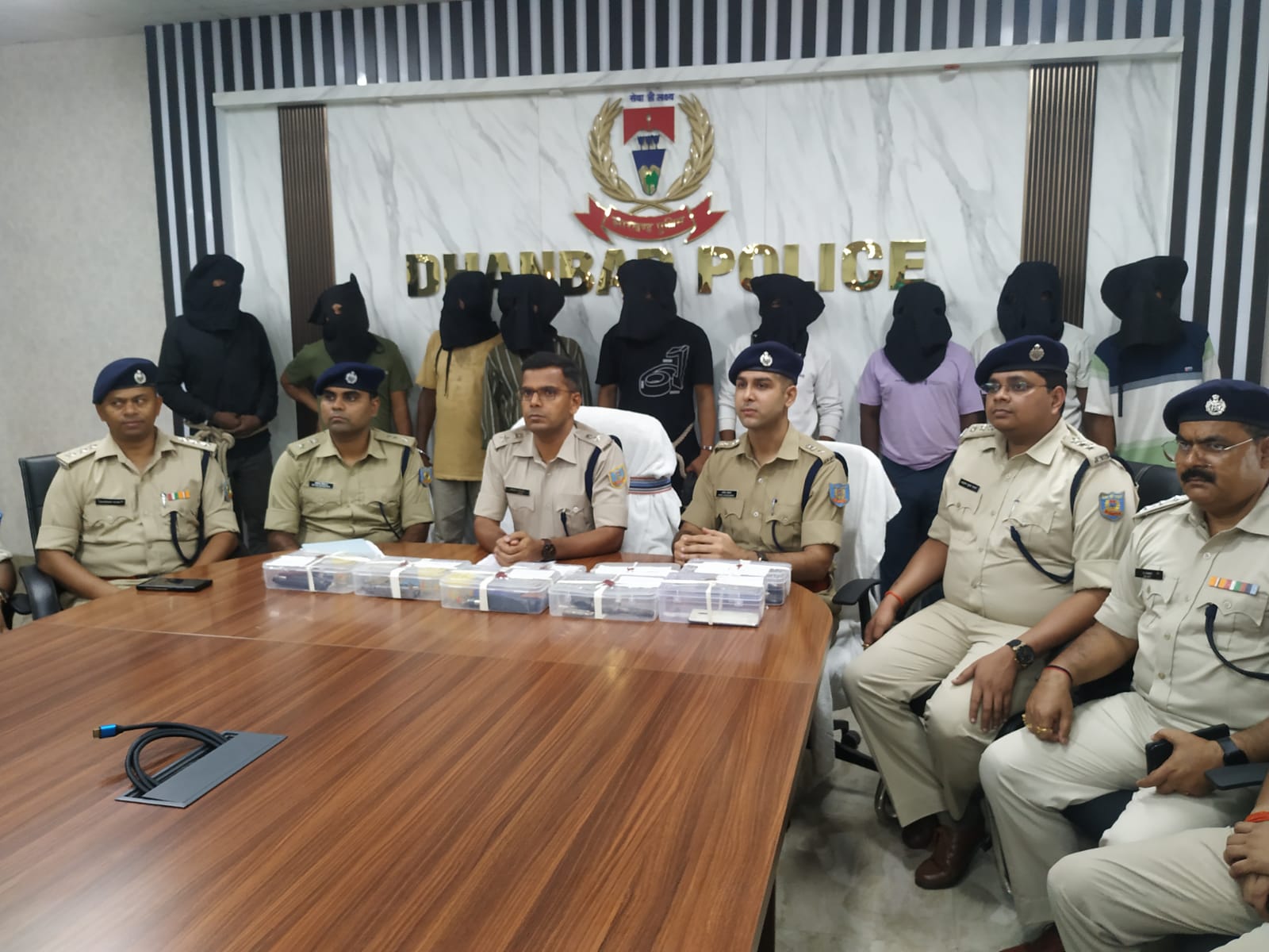कुख्यात प्रिंस खान गिरोह के मय हथियार नौ की गिरफ्तारी से धनबाद पुलिस को कैसे मिली दोहरी सफलता ,पढ़िए विस्तार से !!