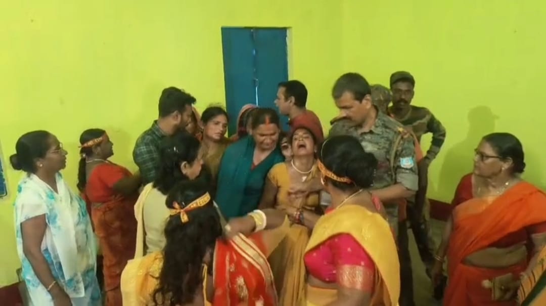 धनबाद के सुदामडीह में यज्ञ में शामिल महिला चोर गैंग की करतूत तो देखिए!एक नहीं छह महिलाओं ने कई के गले से उड़ा लिए सोने के गहने