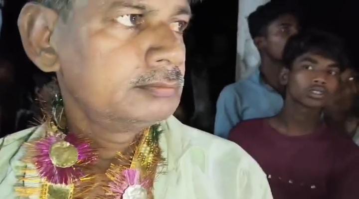 ठर्की हेडमास्टर साहब! रासलीला करते पकड़े गये मास्टरजी, तो ग्रामीणों ने कर दिया ऐसा हाल की शर्म से हुए पानी-पानी