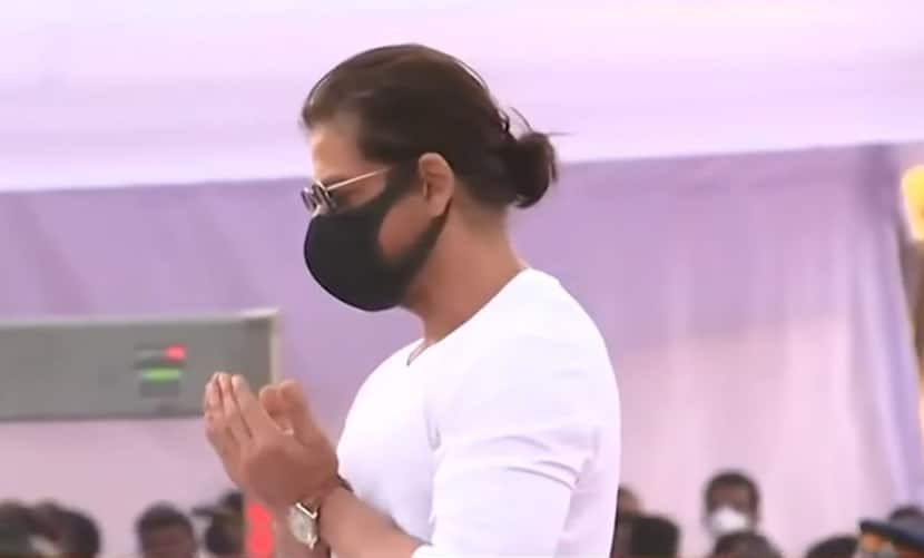 किसी ने पढ़ी फातिहा, कोई हाथ जोड़ते नजर आया, देखिए कैसे नम आंखों से दी गई लता दीदी को विदाई