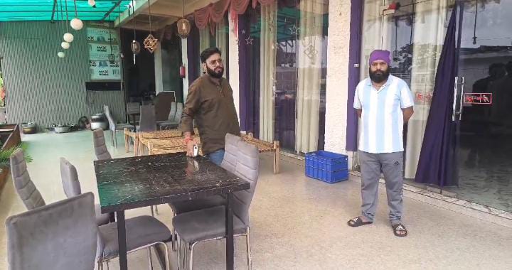 होटल संचालक ने सिगरेट देने से किया मना तो बदमाशों ने कर दी धड़ाधड़ फायरिंग,पढें कहां का है मामला