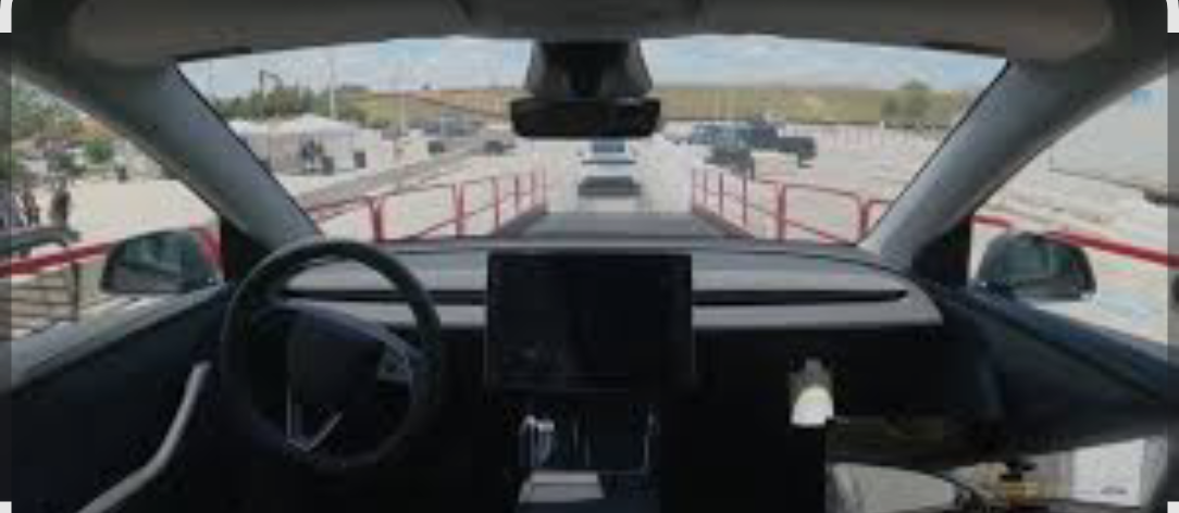 टेस्ला की ‘ऑटोनॉमस’ कार ने रचा इतिहास, बिना ड्राइवर के पहुंची मालिक के घर, देखें वीडियो