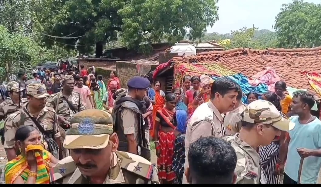 धनबाद में आउटसोर्सिंग कंपनी आई ग्रामीणों के निशाने पर, पत्थरबाजी के बाद पुलिस ने क्या किया, पढ़िए !