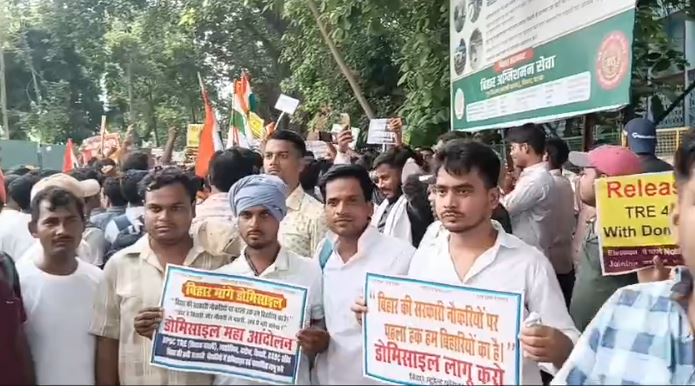 पटना की सड़कों पर छात्रों का हल्ला बोल, डोमिसाइल नहीं तो वोट नहीं