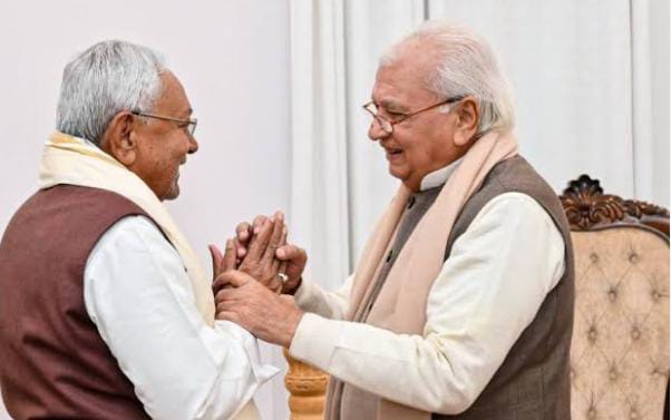 Bihar Politics:आखिर क्यों अचानक राज्यपाल से मिलने राजभवन पहुंच गए नीतीश कुमार, पढ़ें क्या बताते हैं सूत्र