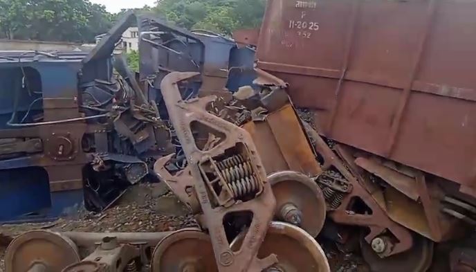 BREAKING: साहिबगंज के बरहरवा में बड़ा रेल हादसा, मचा अफरा-तफरी, रेलवे को लाखों का नुकसान