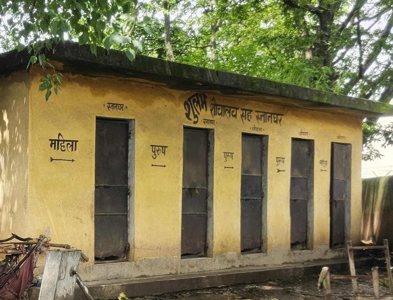 शौचालय है या शोपीस? आखिर क्यों पाकुड़ के हिरणपुर मवेशी हाट में लोग नहीं कर पा रहे है शौचालय का इस्तेमाल, पढ़ें वजह