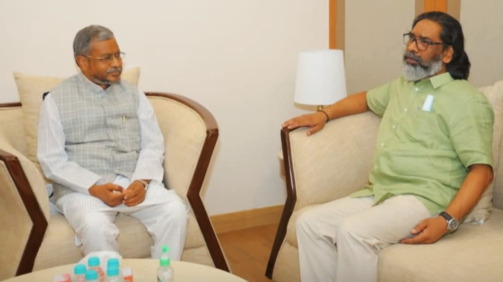 नेता प्रतिपक्ष ने की मुख्यमंत्री से मुलाकात, बाबूलाल मरांडी ने जाना गुरुजी का हाल