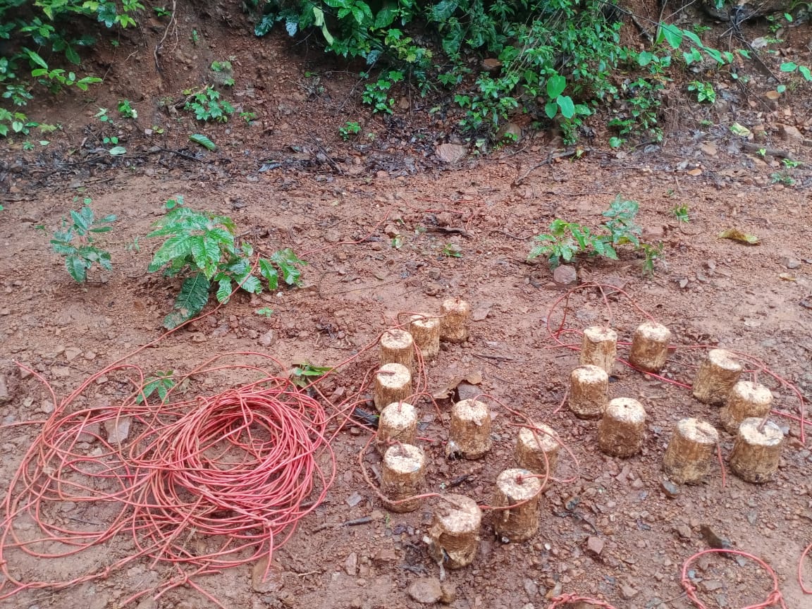 सारंडा में बड़ा नक्सली साजिश नाकाम, माओवादी मिसिर बेसरा और असीम मंडल के खिलाफ चल रहा अभियान, 18 आईईडी बरामद