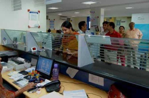 इन चार्जेज के नाम पर बैंक लगाते है हजारों का चूना, नहीं दिया ध्यान तो होगा बड़ा नुकसान