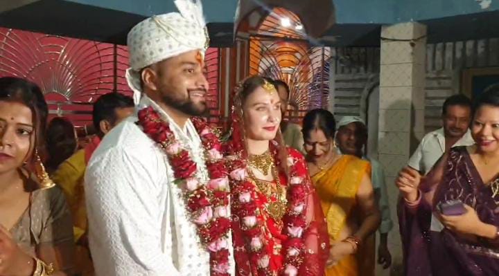 बिहार के इस गबरू जवान पर आया रूस की हसीना का दिल,फिर हुआ कुछ ऐसा कि वायरल हो गई जोड़ी