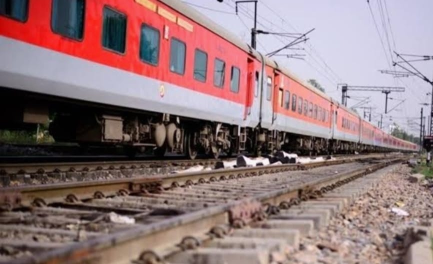 Railway News: आपकी सुरक्षा के लिए रेलवे अब शुरू करने जा रहा "डिजिटल सुरक्षा सिस्टम",पढ़िए यह कैसे करेगा काम