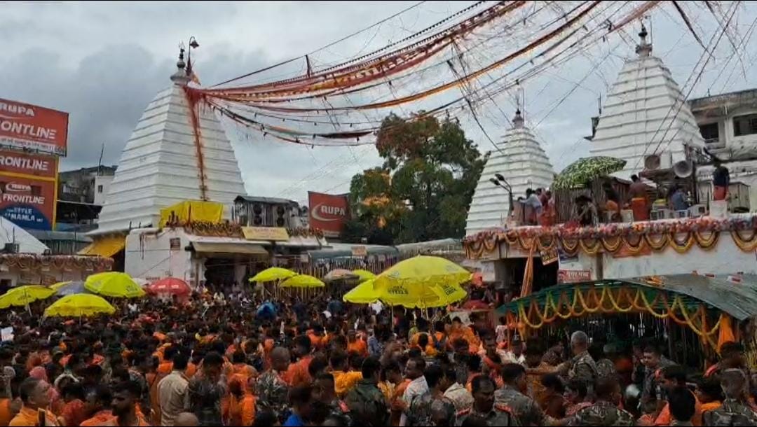 सावन की पहली सोमवारी पर देवघर के बाबा मंदिर में उमड़ा आस्था का जनसैलाब, सवा दो लाख से अधिक श्रद्धालुओं के जलार्पण करने की संभावना