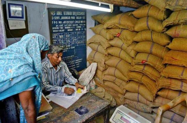 बल्ले-बल्ले! अब राशन कार्ड धारकों को दूध,दही, घी के साथ मिलेगी ये सामाग्री, पढ़ें राशन कार्ड पर सरकार का बड़ा अपडेट