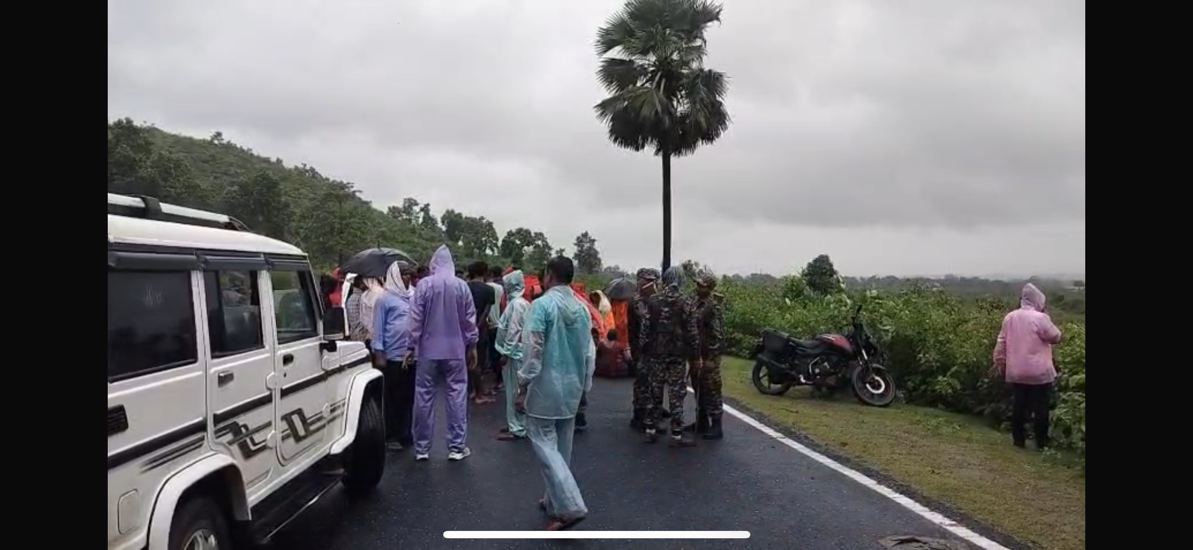 गिरिडीह: अवैध संबंध में रोड़ा बन रहा था पति, पत्नी के प्रेमी ने धड़ से अलग कर दिया सर!इलाके में सनसनी