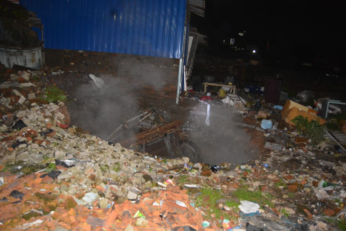 Jhariya Fire: वाहन को निगल गई धरती, सवाल -मास्टर प्लान + संशोधित मास्टर प्लान के बाद भी झरिया कितनी सुरक्षित