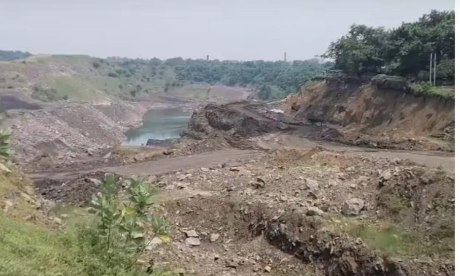 OMG! इस बारिश में भी illegal mining-निरसा में दो जगहों पर भरभराई कोयले की चट्टान से दो मौत की सूचना, पुलिस का इंकार !