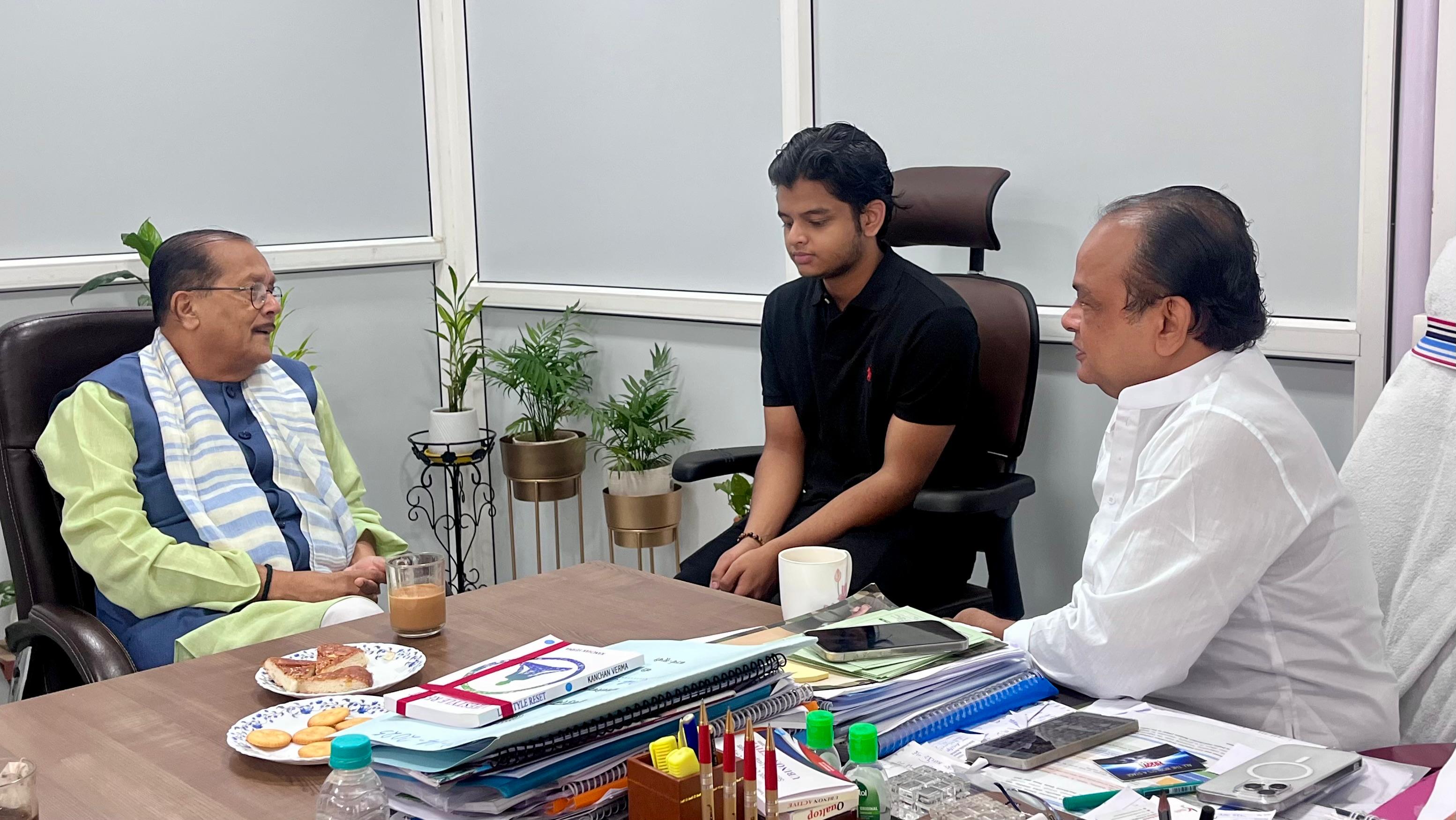 अजब झारखंड की गजब कहानी! मंत्री के बेटे के बचाव में उतर गए दूसरे मंत्री, अस्पताल में रील बनाने से शुरू हुआ बवाल