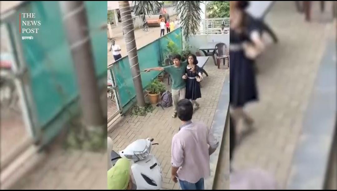 एकतरफा प्यार में सनकी प्रेमी ने उठाया खौफनाक कदम, नाबालिग लड़की के गले पर लगाया चाकू तो देखिए फिर भीड़ ने क्या किया हश्र, Video Viral