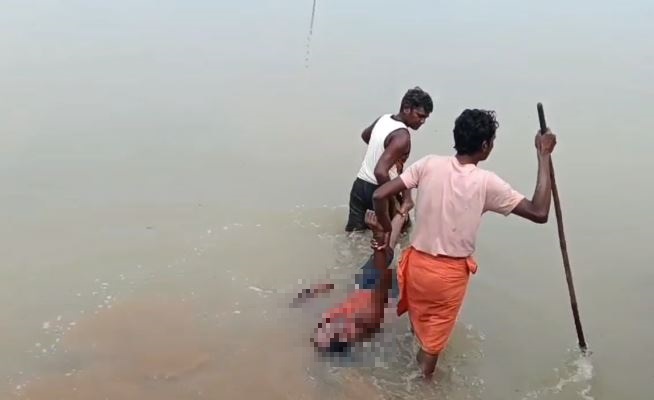 गढ़वा के पंडी नदी से व्यक्ति का मिला शव, इलाके में हड़कंप