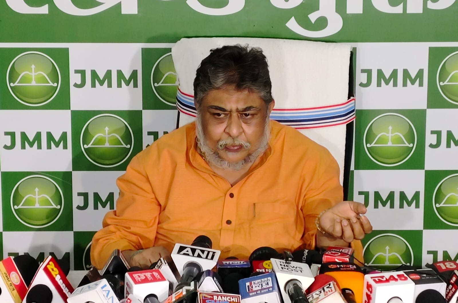 धनकड़ का इस्तीफा या लोकतंत्र पर वार? JMM का BJP पर तीखा प्रहार, सुप्रियो भट्टाचार्य ने विपक्ष की आवाज दबाने का लगाया आरोप