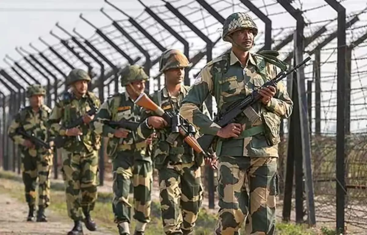 BSF Recruitment 2025: 10वीं पास  के लिए 3588 पदों पर निकली वैकेंसी, इस डेट से करें अप्लाई 