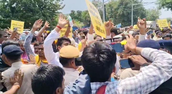 विधानसभा घेराव के दौरान बढ़ा तनाव,जनसुराज के कार्यकर्ताओं पर पुलिस ने किया लाठीचार्ज