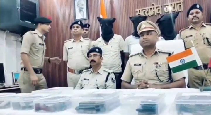 खगड़िया में मिनी गन फैक्ट्री का भंडाफोड़, तीन गिरफ्तार, भारी मात्रा में हथियार बरामद