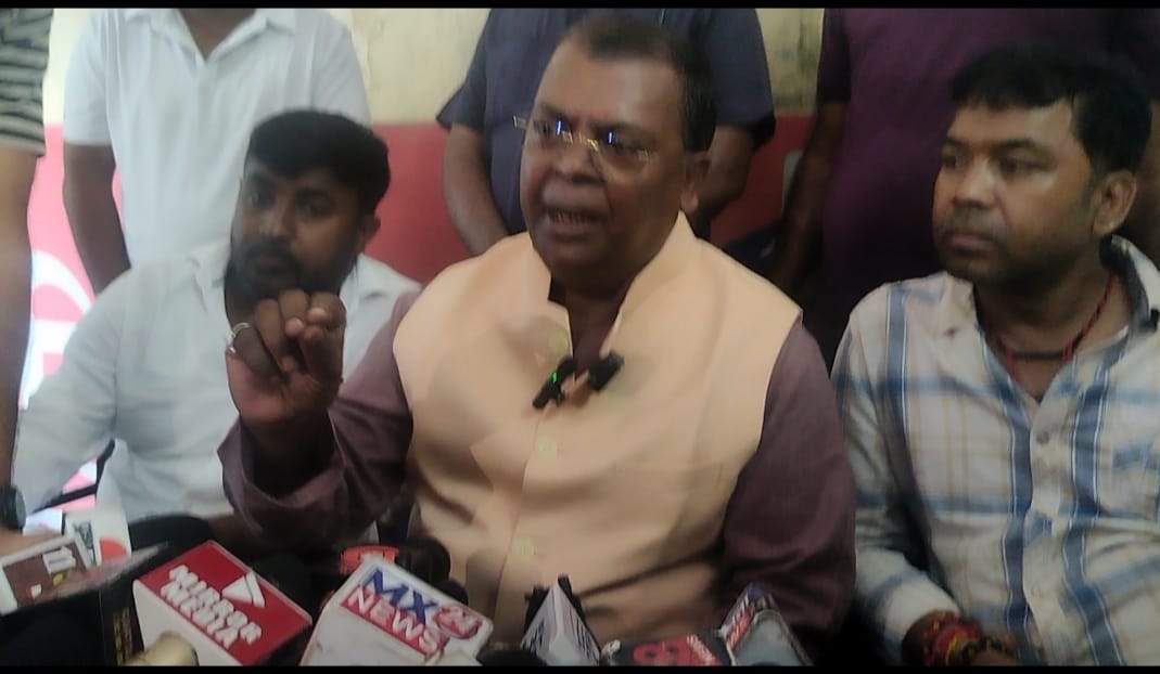 अवैध खनन में मौत का तांडव: गिरिडीह के सांसद धरना पर बैठे तो बुलाई गई एनडीआरएफ की टीम,अब तक क्या-क्या हुआ,पढ़िए