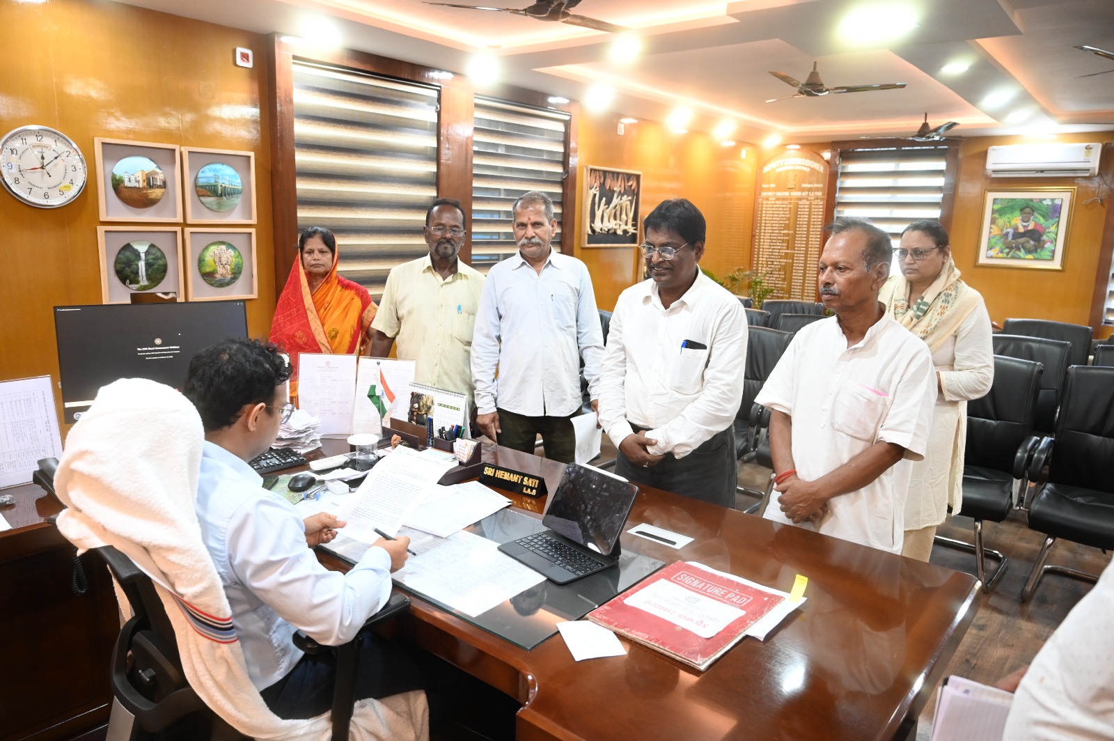 शिकायत लेकर आए और समाधान लेकर लौटे, उपायुक्त हेमंत सती ने सुनीं आमजन की समस्याएं, त्वरित कार्रवाई का दिया आश्वासन