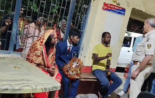 हे भगवान! शादी के मंडप पर बैठे थे दूल्हा-दुल्हन लेकिन सिन्दूर दान से पहले ही उठा ले गई पुलिस, पढें क्यों?