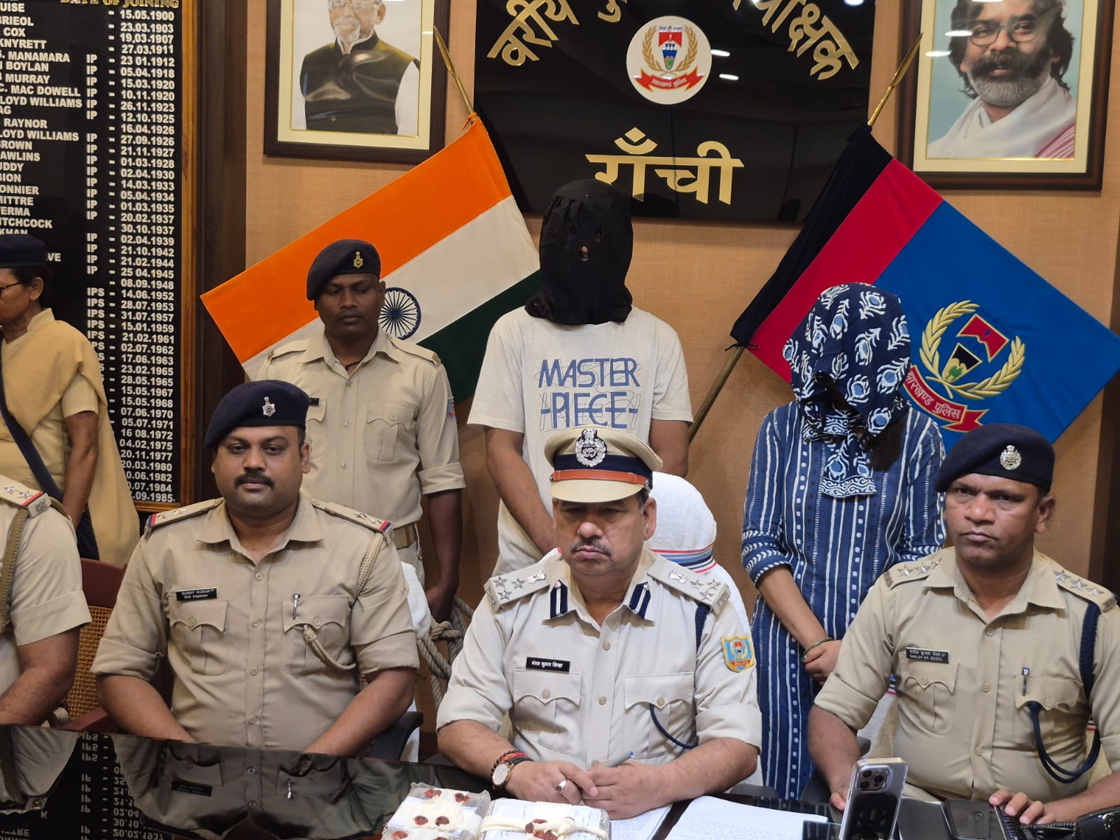 रांची की शातिर चोर पति -पत्नी गिरफ्तार,घर से सोना चुरा कर बैंक में रख दिया गिरवी,भंडा फोड़ हुआ तो चौक गयी पुलिस     