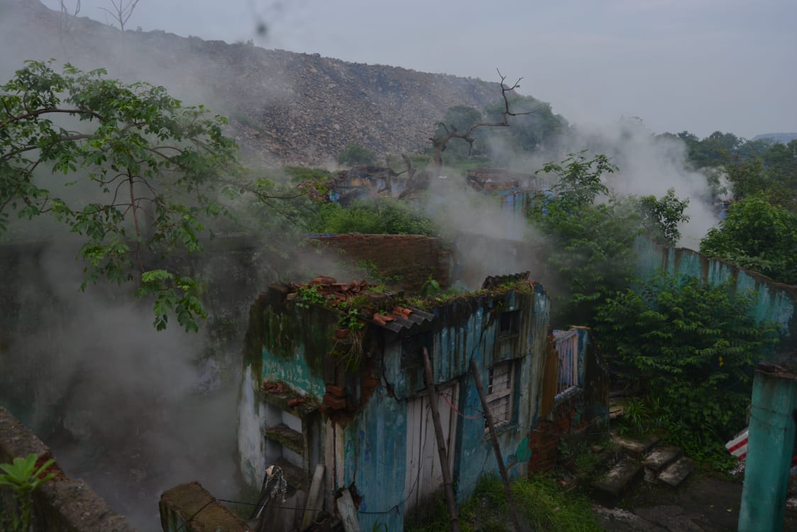 कोयला मंत्री जी-कोयलांचल आपको बुला रहा, अपनी बिगड़ी हालत दिखा रहा, जहरीली गैस के बीच कैसे कट रही जिंदगी, पढ़िए !