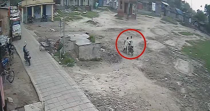 बाइक से आया और जबरन लड़की को उठा ले गया अपराधी, CCTV में कैद हुई वारदात, परिजन बोले-नहीं मिला इंसाफ तो कर लेंगे सुसाइड