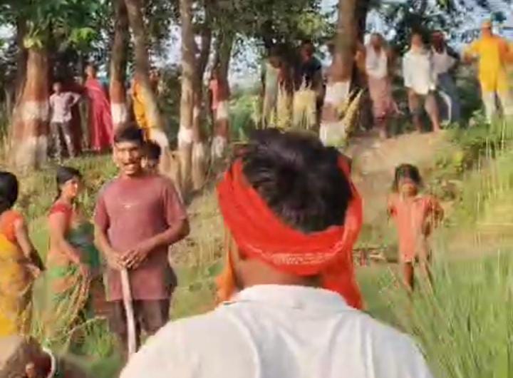 मोतिहारी के सुगौली में भूमि विवाद को लेकर दो पक्षों में खूनी संघर्ष, आधा दर्जन घायल, देखिए -LIVE VIDEO