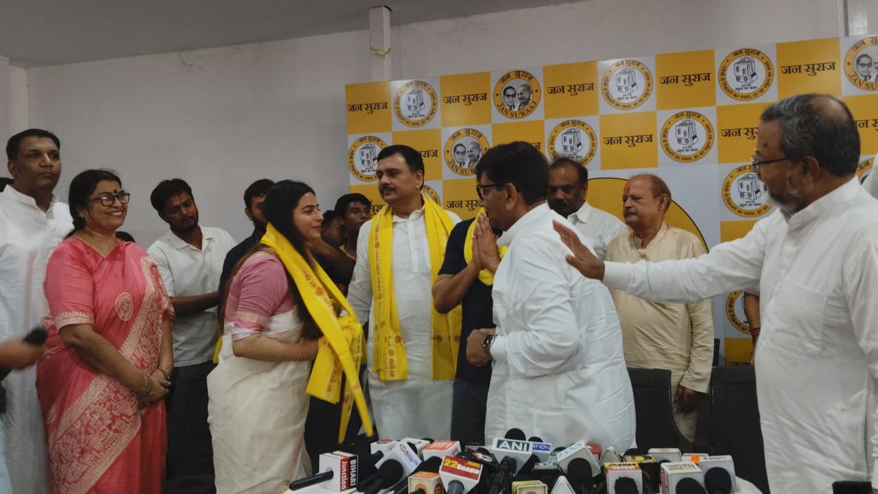 बिहार विधानसभा चुनाव 2025 से पहले बीजेपी को बड़ा झटका, सुधीर शर्मा ने कमल छोड़ थामा जनसूरज का दामन